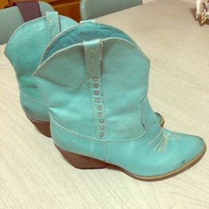 Turquoise cowgirl boots